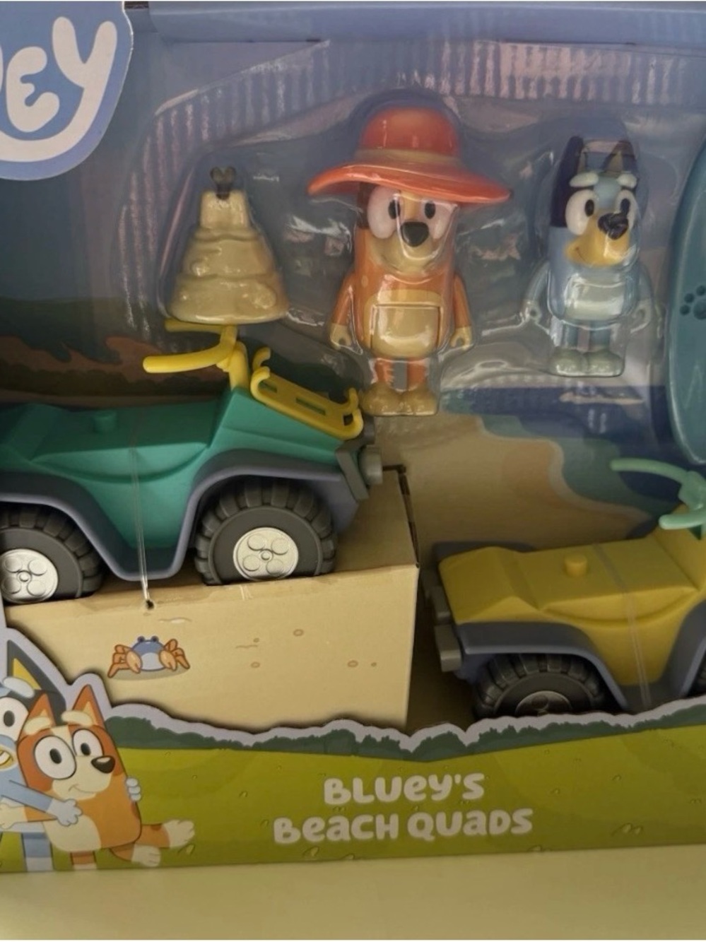 Bluey Beach Quads Playset with Teal and Yellow Quads and Character Figures